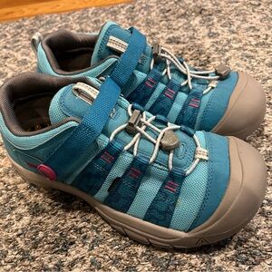 Women’s Keen Sandal Sneakers Size 7